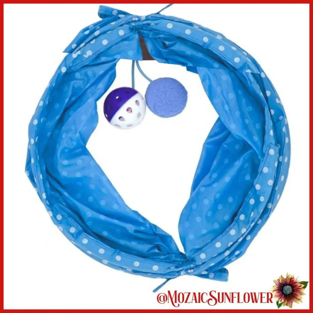 NWOT Adorable Nylon Blue White Polka Dot Foldable Tunnel With Attached Balls